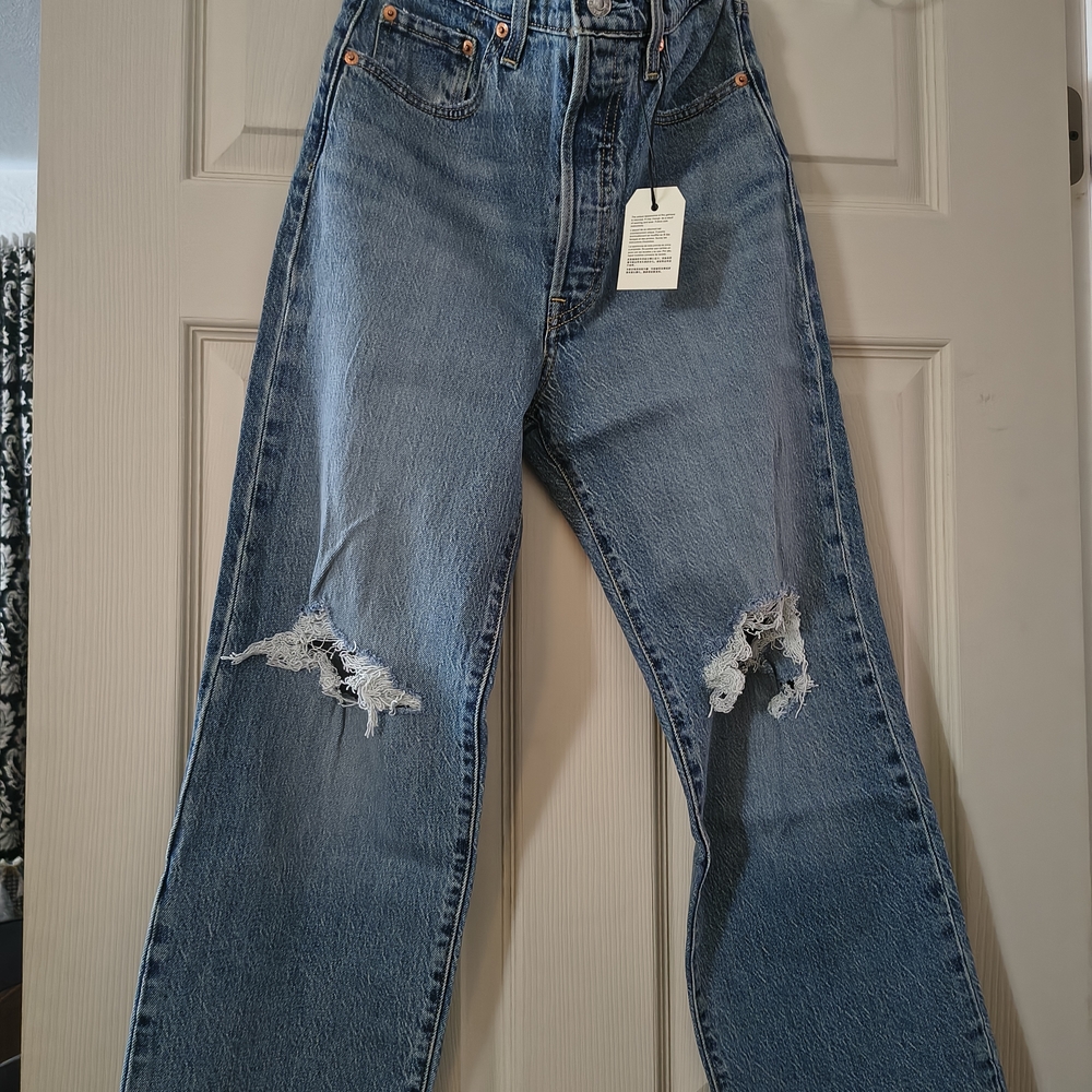 Levi's Mom Jeans ♥️Classic Blue Distressed Straight Leg Jeans♥️